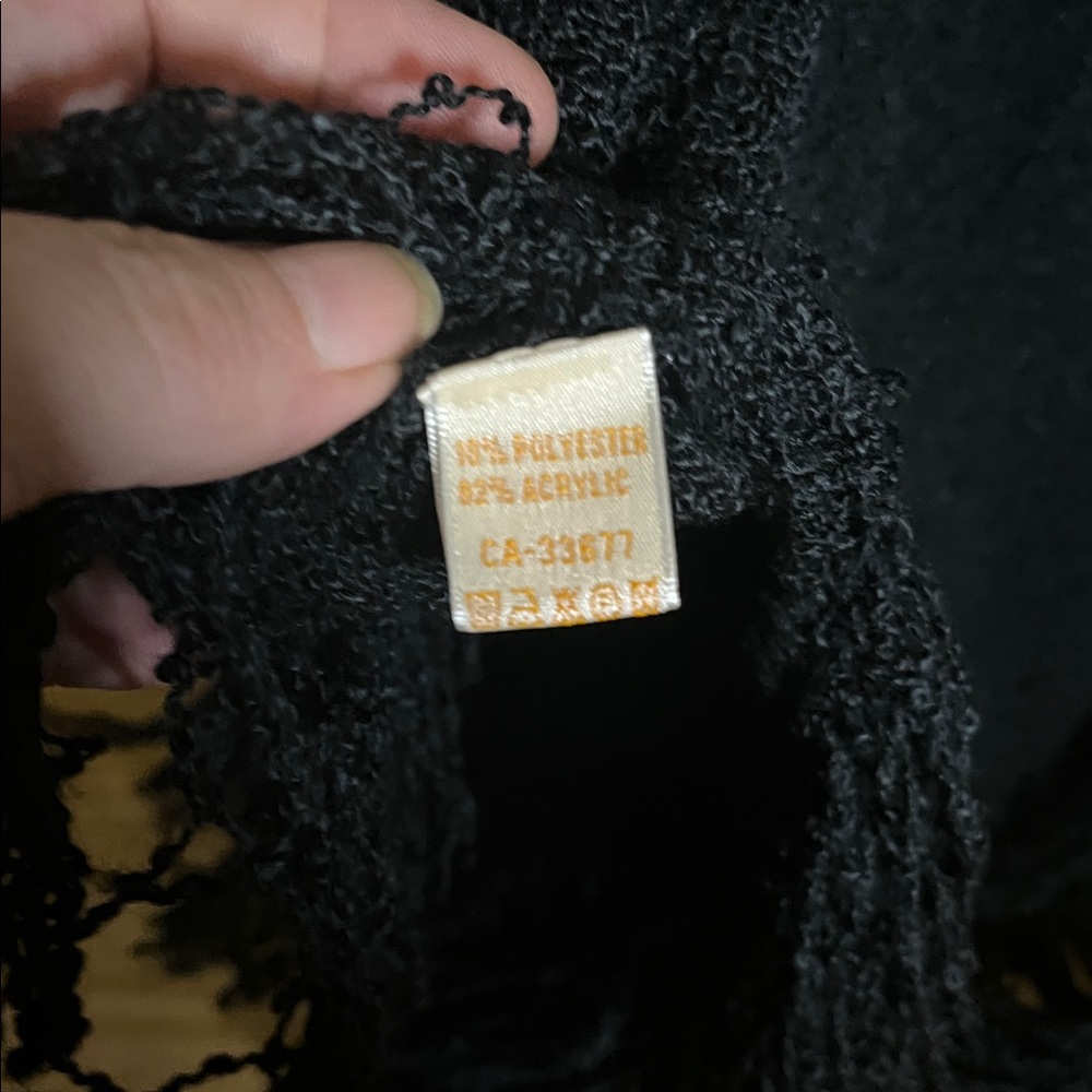 šVintage Cape shawl made in Canada - Picture 7 of 8
